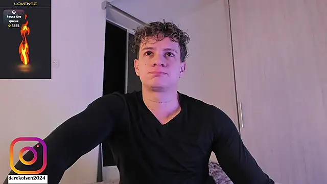 Snapshot of DerekOlsen chatting on October 2025 02:21:02 AM DerekOlsen online show from October 2025 02:21:02 AM