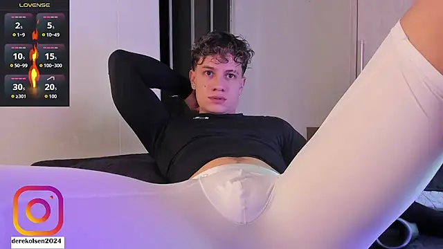 Snapshot of DerekOlsen chatting on November 2025 01:21:02 AM DerekOlsen online show from November 2025 01:21:02 AM