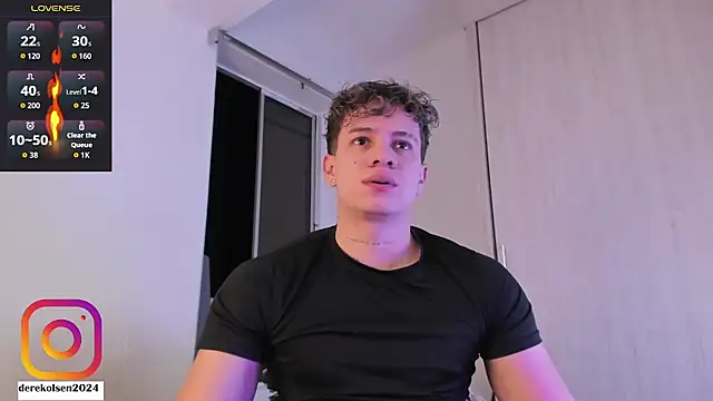 Snapshot of DerekOlsen chatting on October 2025 01:06:02 AM DerekOlsen online show from October 2025 01:06:02 AM