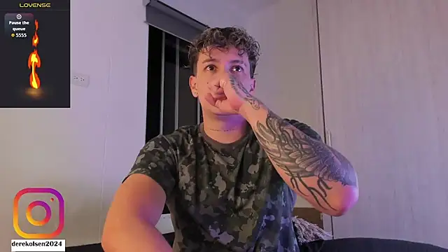 Snapshot of DerekOlsen chatting on November 2025 02:04:01 AM DerekOlsen online show from November 2025 02:04:01 AM