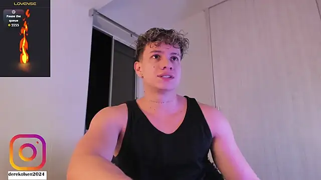 Snapshot of DerekOlsen chatting on October 2025 02:43:01 AM DerekOlsen online show from October 2025 02:43:01 AM