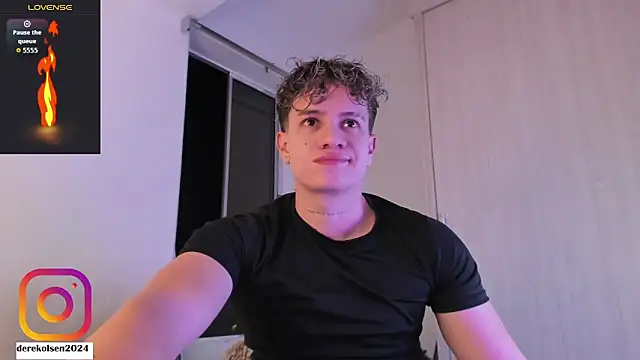 Snapshot of DerekOlsen chatting on October 2025 02:44:02 AM DerekOlsen online show from October 2025 02:44:02 AM