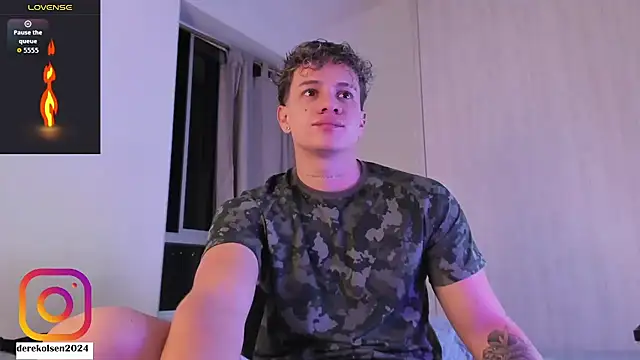 Snapshot of DerekOlsen chatting on September 2025 04:01:01 AM DerekOlsen online show from September 2025 04:01:01 AM