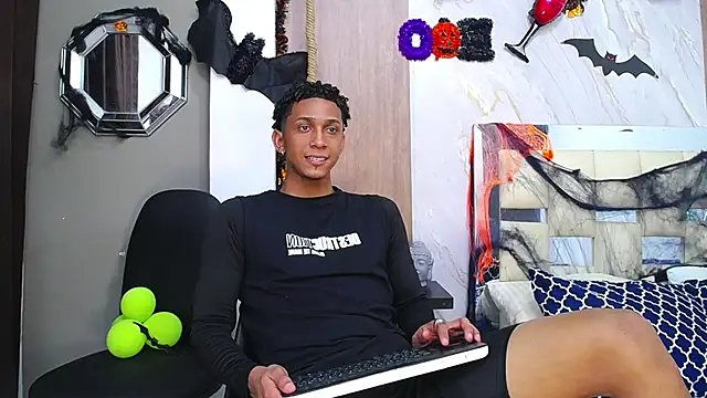 dominic smith  online show from October 2025 10:52:02 PM
