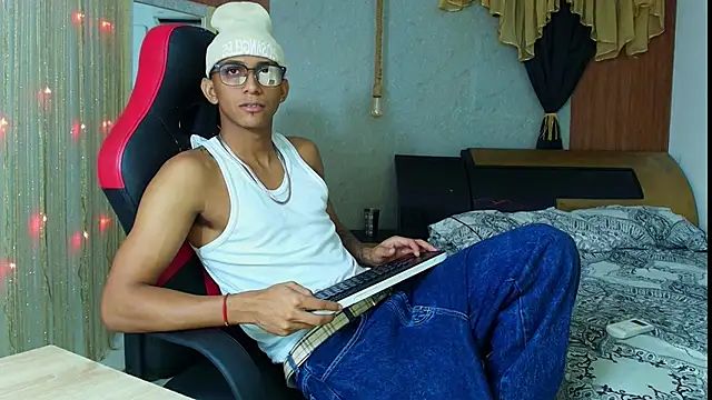 dominic smith  online show from June 2026 04:33:02 AM