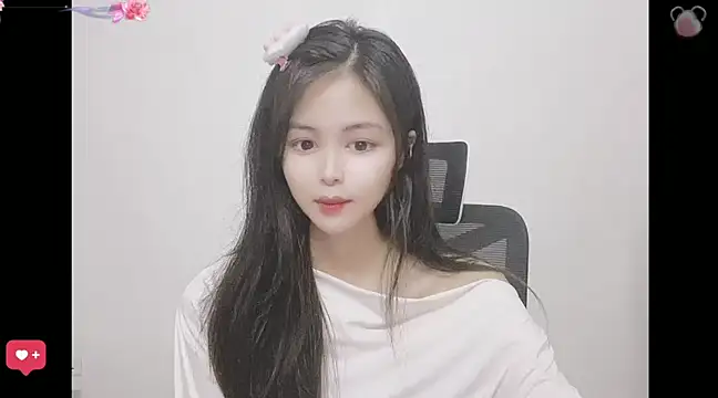 Snapshot of ---MIA--- chatting on March 2025 01:31:02 PM ---MIA--- online show from March 2025 01:31:02 PM