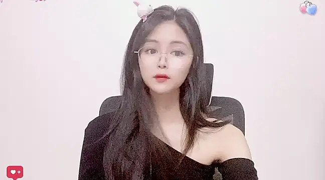 Snapshot of ---MIA--- chatting on March 2025 01:14:02 PM ---MIA--- online show from March 2025 01:14:02 PM