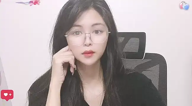Snapshot of ---MIA--- chatting on March 2025 04:00:02 PM ---MIA--- online show from March 2025 04:00:02 PM