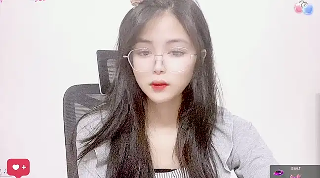 Snapshot of ---MIA--- chatting on March 2025 01:23:02 PM ---MIA--- online show from March 2025 01:23:02 PM