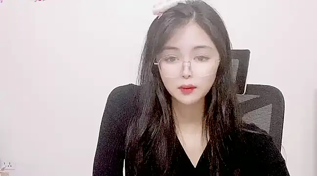 Snapshot of ---MIA--- chatting on March 2025 10:40:02 PM ---MIA--- online show from March 2025 10:40:02 PM