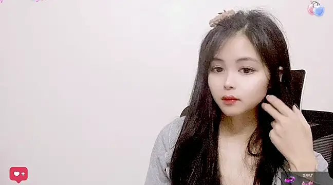Snapshot of ---MIA--- chatting on March 2025 04:28:01 PM ---MIA--- online show from March 2025 04:28:01 PM