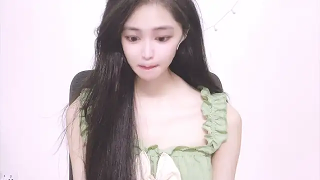 Snapshot of ---MIA--- chatting on September 2025 02:35:02 PM ---MIA--- online show from September 2025 02:35:02 PM