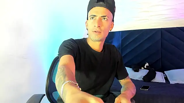 DrakeNeumann online show from November 2025 03:33:02 AM