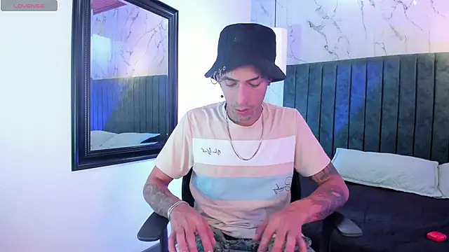 DrakeNeumann online show from November 2025 03:54:02 AM