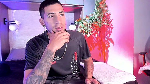 DrakeNeumann online show from December 2025 02:11:02 AM