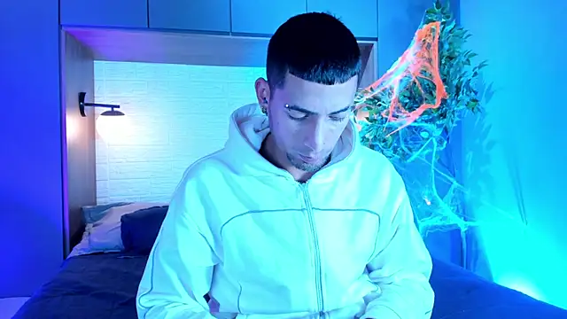 DrakeNeumann online show from November 2025 03:43:01 AM