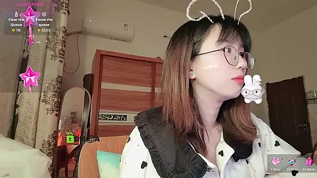 Lili 666 online show from November 2025 07:03:01 PM