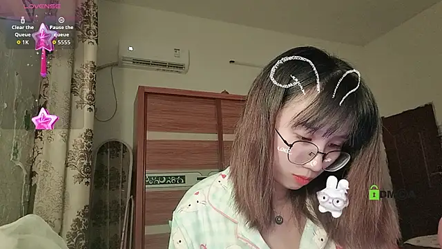 Lili 666 online show from November 2025 04:24:01 PM