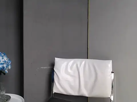 Snapshot of CREAMYCUPCAKExxx chatting on November 2025 01:27:02 PM CREAMYCUPCAKExxx online show from November 2025 01:27:02 PM