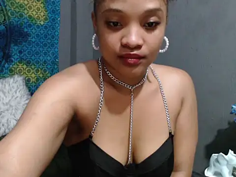 Snapshot of CREAMYCUPCAKExxx chatting on November 2025 01:23:01 AM CREAMYCUPCAKExxx online show from November 2025 01:23:01 AM
