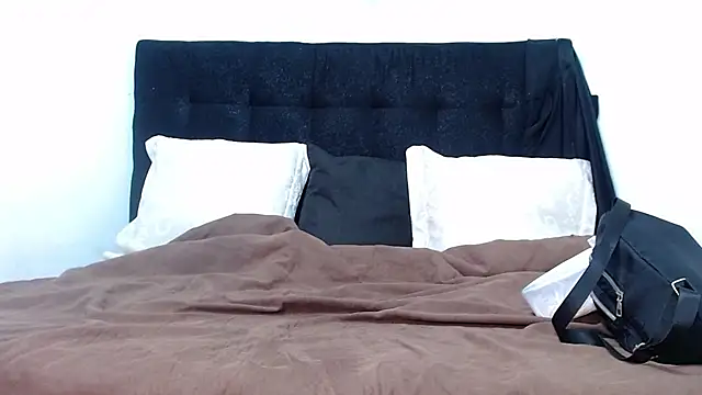 srta luciana online show from February 2026 12:00:01 PM