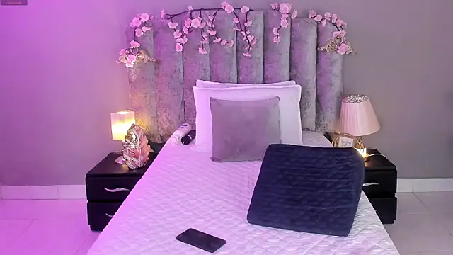 Chleo   online show from February 2026 02:39:01 PM