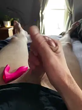 Snapshot of Tyler98425 chatting on January 2025 04:43:02 PM Tyler98425 online show from January 2025 04:43:02 PM