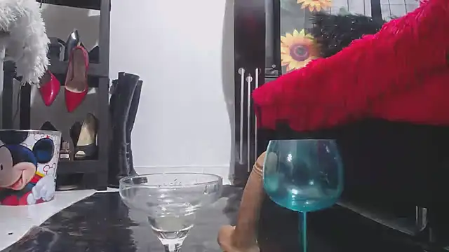 marilyn jon3s online show from February 2026 01:33:02 PM