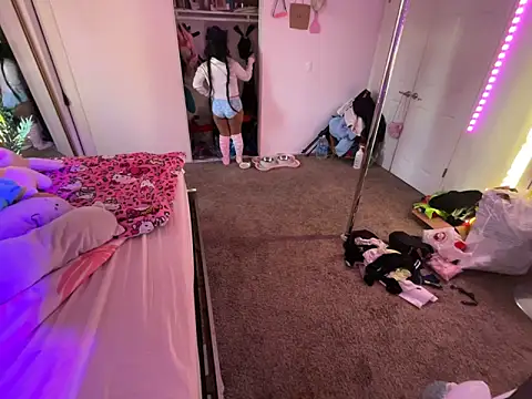 Onlypawzz online show from February 2026 03:01:01 PM