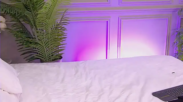 TrishaWinslet online show from November 2025 05:11:02 AM