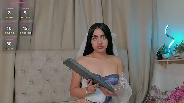 KasiaNoir  online show from October 2025 12:37:02 PM