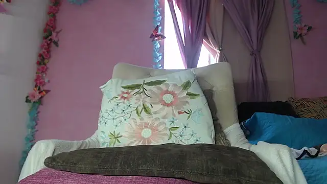 Snapshot of KeillyDiaz chatting on May 2026 01:03:01 PM KeillyDiaz online show from May 2026 01:03:01 PM