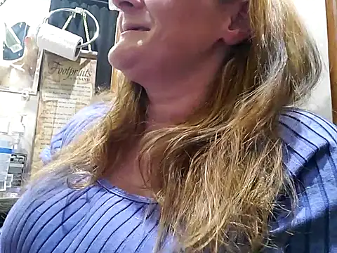 ILUV2TUCHMYKITTY online show from March 2025 07:29:02 AM