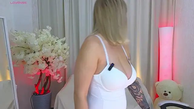 Snapshot of JessRosen chatting on November 2025 03:39:02 AM JessRosen online show from November 2025 03:39:02 AM