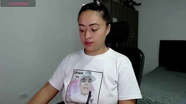 jjulietha95 online show from December 2025 05:12:02 AM