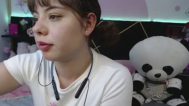 Snapshot of DanniAbbey chatting on November 2025 12:15:02 AM DanniAbbey online show from November 2025 12:15:02 AM