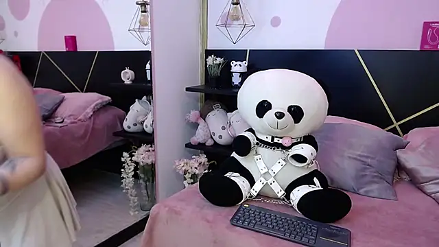 Snapshot of DanniAbbey chatting on November 2025 11:58:02 AM DanniAbbey online show from November 2025 11:58:02 AM