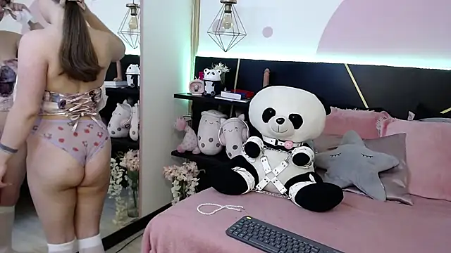 Snapshot of DanniAbbey chatting on November 2025 12:05:01 PM DanniAbbey online show from November 2025 12:05:01 PM