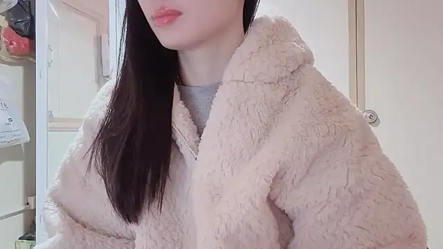 LinhChi 9x online show from November 2025 11:37:01 PM