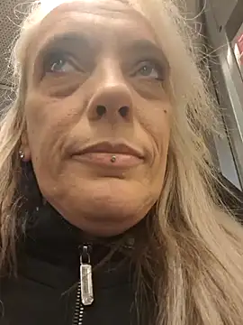 Snapshot of Fantasie-Hot-Sarah chatting on January 2025 07:05:01 AM Fantasie-Hot-Sarah online show from January 2025 07:05:01 AM