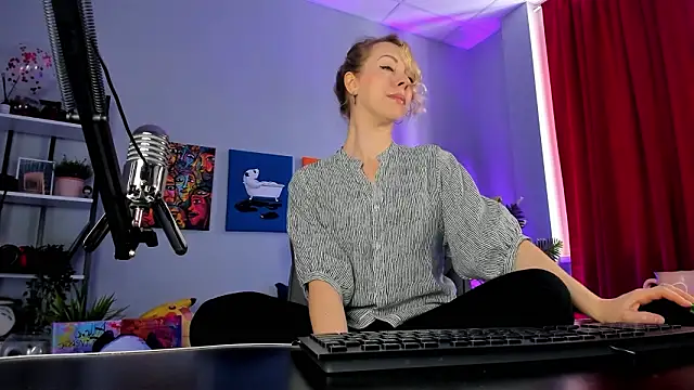 LylithSkye online show from February 2026 11:32:02 AM