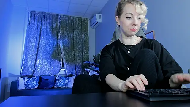 LylithSkye online show from February 2026 11:34:02 AM