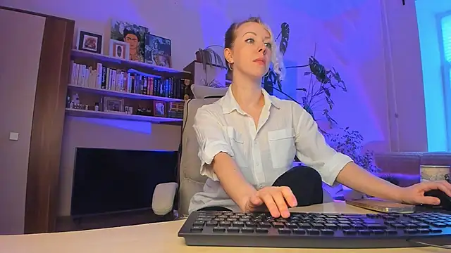 LylithSkye online show from April 2026 02:21:02 PM