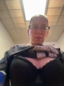 miss hanna07 online show from October 2025 09:05:01 PM