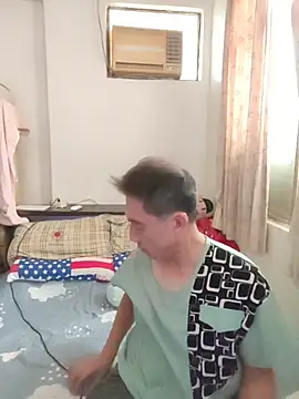 Snapshot of YuHsuant chatting on October 2025 02:02:01 AM YuHsuant online show from October 2025 02:02:01 AM