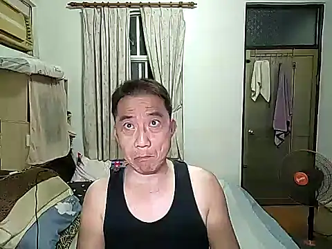 Snapshot of YuHsuant chatting on October 2025 10:49:02 AM YuHsuant online show from October 2025 10:49:02 AM