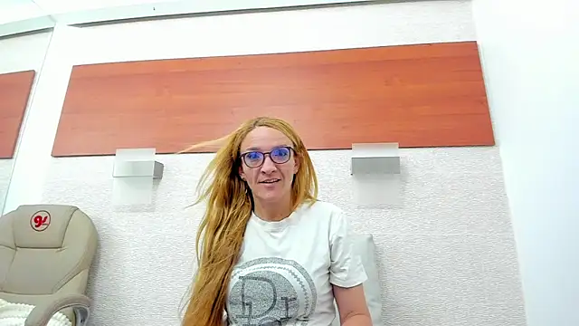 Snapshot of maddy_cartter chatting on October 2025 11:08:02 AM maddy cartter online show from October 2025 11:08:02 AM