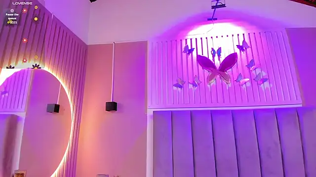 diosa cristal online show from November 2025 03:32:01 AM