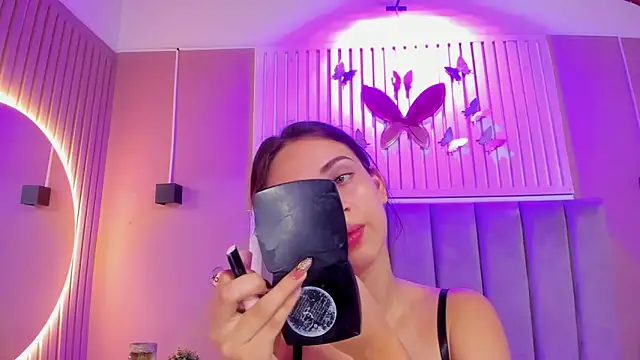 diosa cristal online show from November 2025 03:38:02 AM