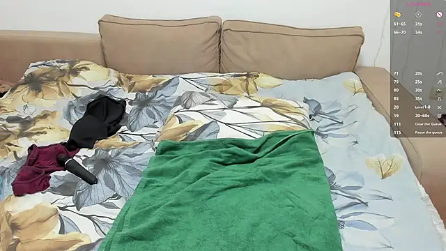 1lindsey1 online show from April 2026 05:01:02 AM